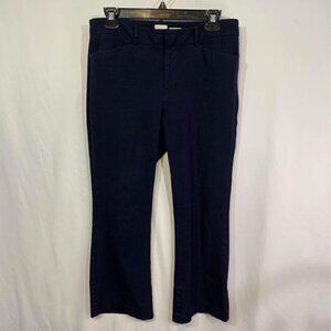 Woman’s wide leg 3/4 pants. Navy blue. Stretch fabric. Pockets. New condition.